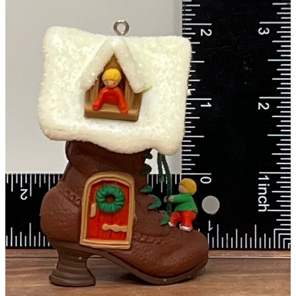 1985 HALLMARK ORNAMENT QX490-5 CHILDREN IN SHOE HANDCRAFTED LEATHER BOOT - Picture 5 of 7
